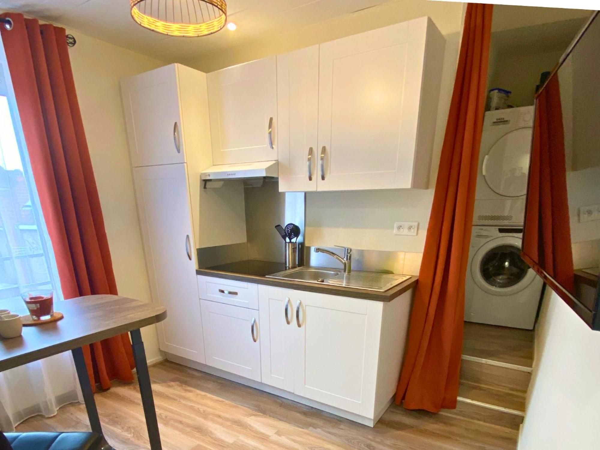 Studio Moderne Et Tout Equipe Au Coeur De Bourbourg - Gare A Proximite Eksteriør bilde
